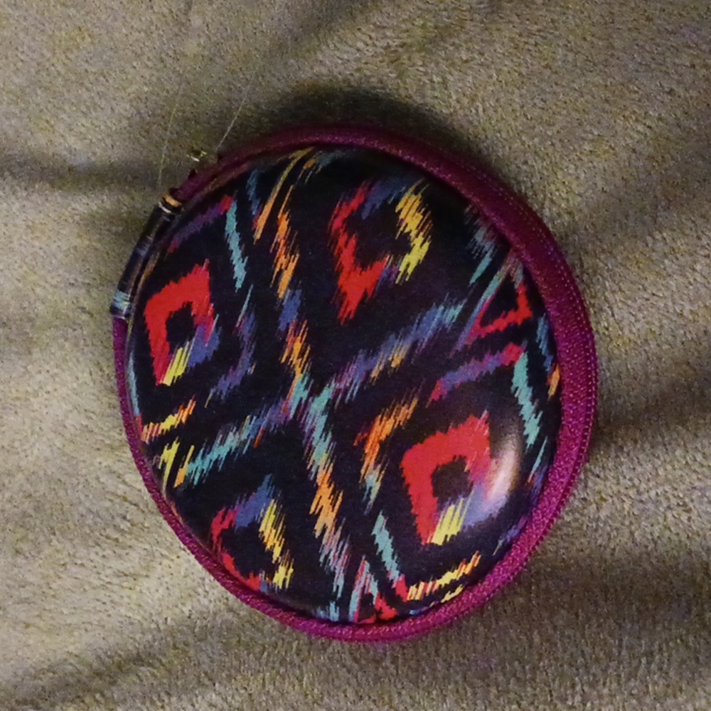 Earbuds case (C)